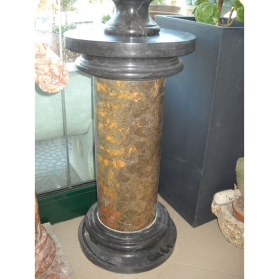 COLONNA IN MARMO BICOLORE CAPITELLO ROTONDO CM. 80 COLONNA IN MARMO BICOLORE CAPITELLO ROTONDO CM. 80