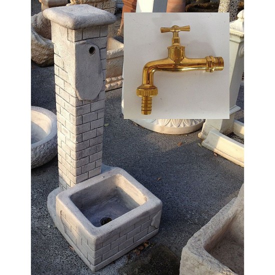 FONTANA A COLONNA IN CEMENTO MATTONI + RUBINETTO FONTANA A COLONNA IN CEMENTO MATTONI + RUBINETTO