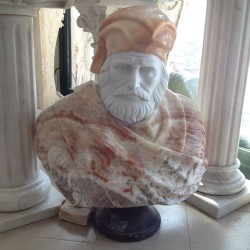 BUSTO IN MARMO GARIBALDI  Cm. 75