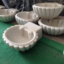 CONCHIGLIA ACQUASANTIERA IN MARMO VASCA LISCIA