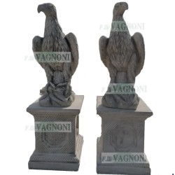 COPPIA DI AQUILE DX E SX + BASE  IN CEMENTO E MARMO CM. 135