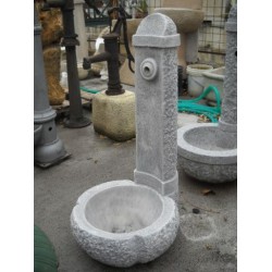 FONTANA A COLONNA IN CEMENTO TIPO MORTAIO