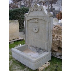 FONTANA A PARETE IN PIETRA