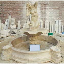 FONTANA CENTRALE IN TRAVERTINO CON CORNUCOPIE