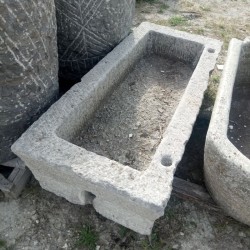 GRANDE VASCA IN PIETRA SCOLPITA CM. 127x55x29