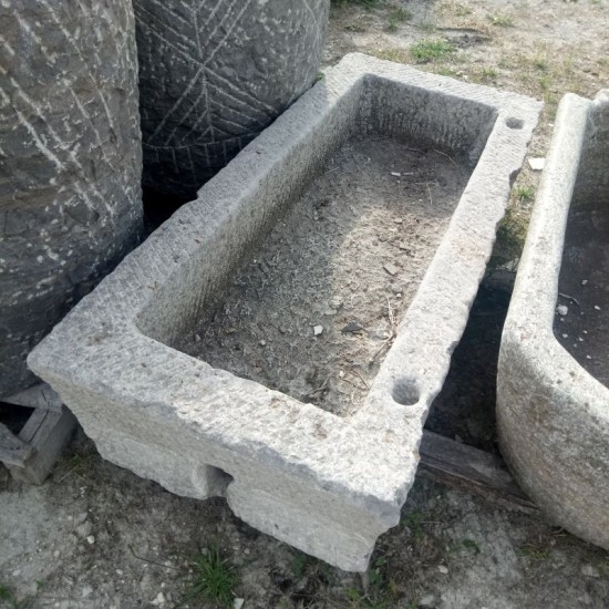 GRANDE VASCA IN PIETRA SCOLPITA CM. 127x55x29