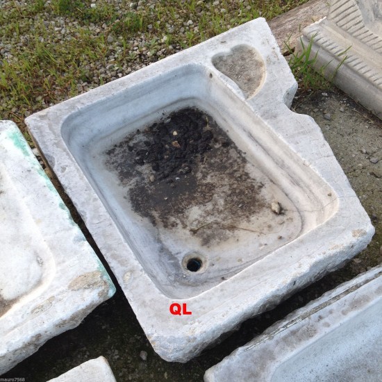 LAVANDINO ANGOLARE IN MARMO ANTICO ORGINALE CM. 60