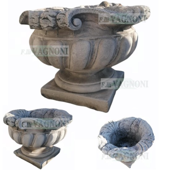 OUTLET N° 2  COPPIA DI VECCHI VASI IN CEMENTO CM. 68X50