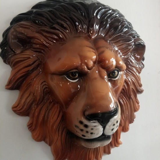 BASSORILIEVO TESTA LEONE IN CERAMICA CM. 35 -ANIMALI- BASSORILIEVO TESTA LEONE IN CERAMICA CM. 35 -ANIMALI-
