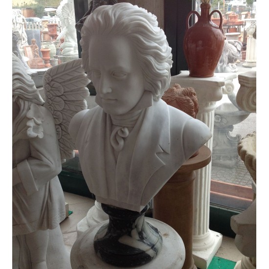 BUSTO IN MARMO BEETHOVEN Cm. 65 BUSTO IN MARMO BEETHOVEN Cm. 65
