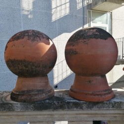 n° 2 COPPIA DI SFERE IN TERRACOTTA TOSCANA CM. 45
