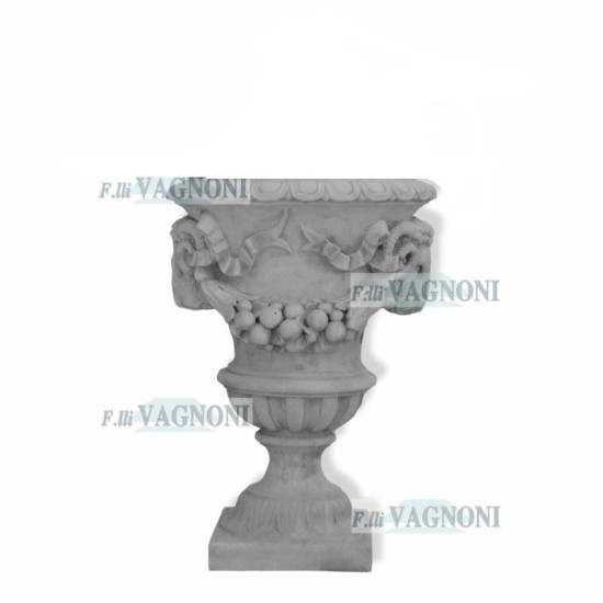 VASO A CALICE IN CEMENTO CON ARIETI E FESTONI CM. 100 VASO A CALICE IN CEMENTO CON ARIETI E FESTONI CM. 100