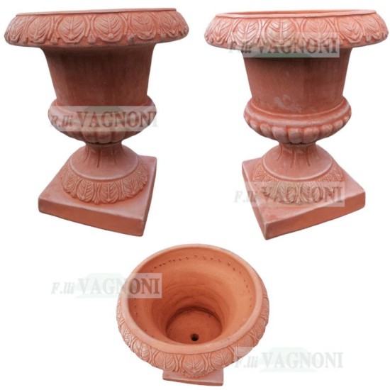 VASO A CALICE IN TERRACOTTA CM. 45X55 H. VASO A CALICE IN TERRACOTTA CM. 45X55 H.